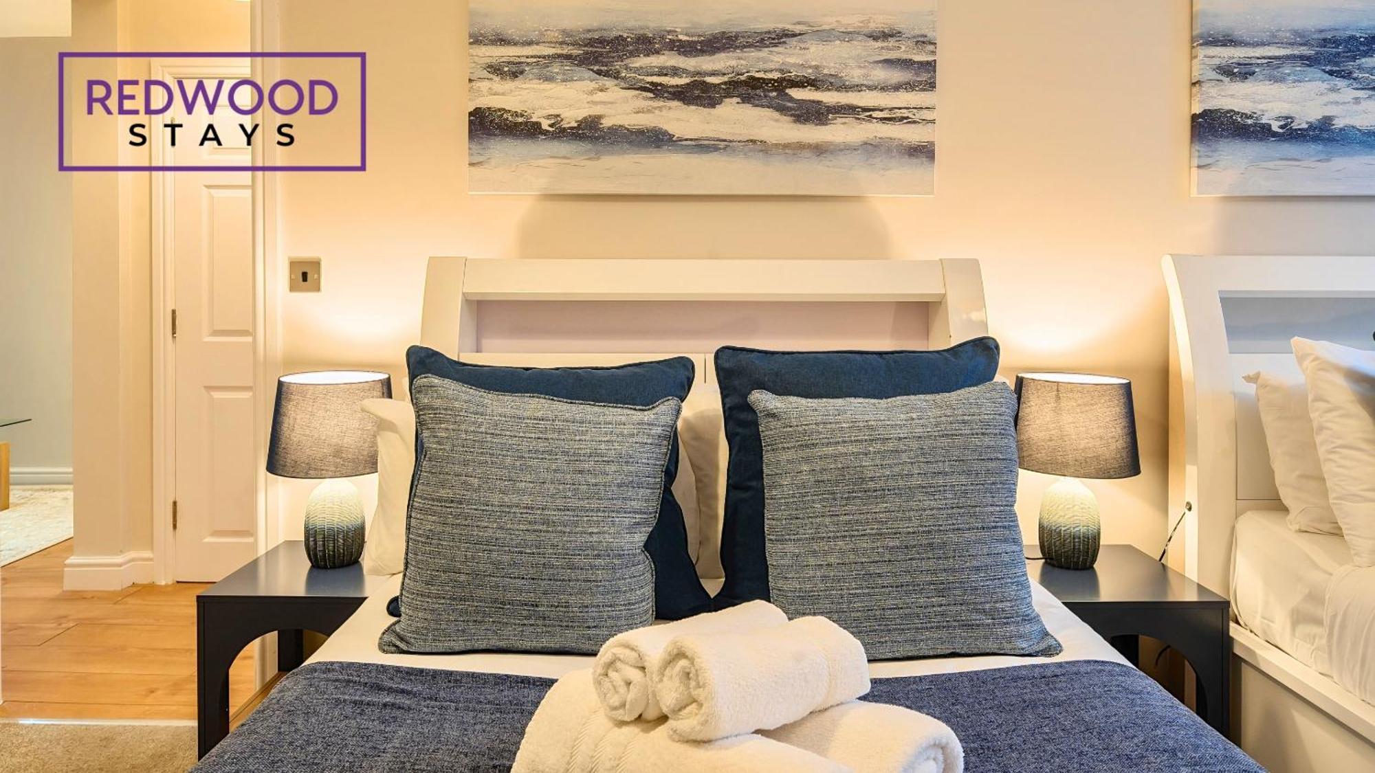 Newly Refurbished Spacious Serviced Apartment For Contractors And Families, Free Wifi & Netflix By Redwood Stays Farnborough  Exterior photo