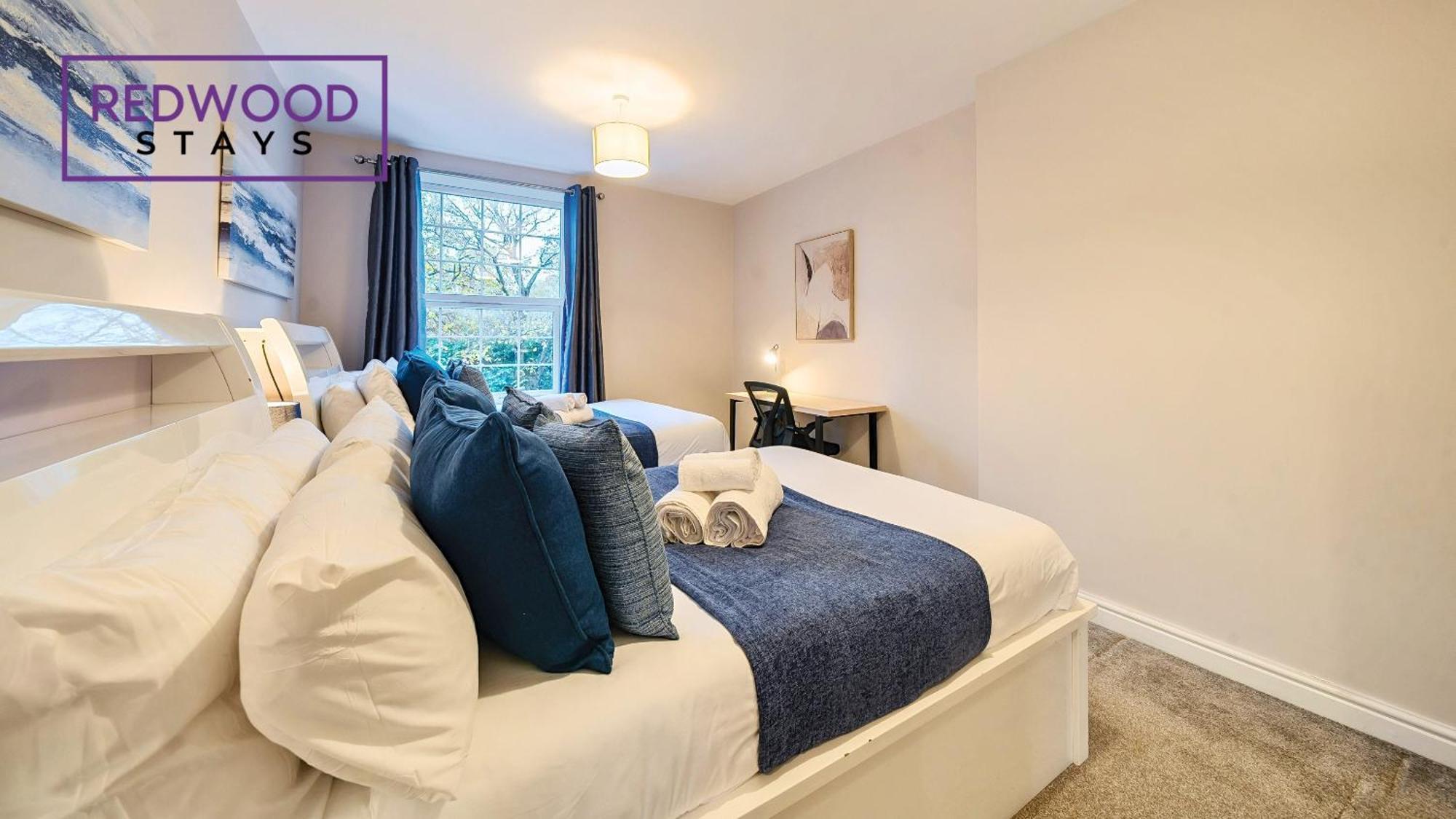 Newly Refurbished Spacious Serviced Apartment For Contractors And Families, Free Wifi & Netflix By Redwood Stays Farnborough  Exterior photo