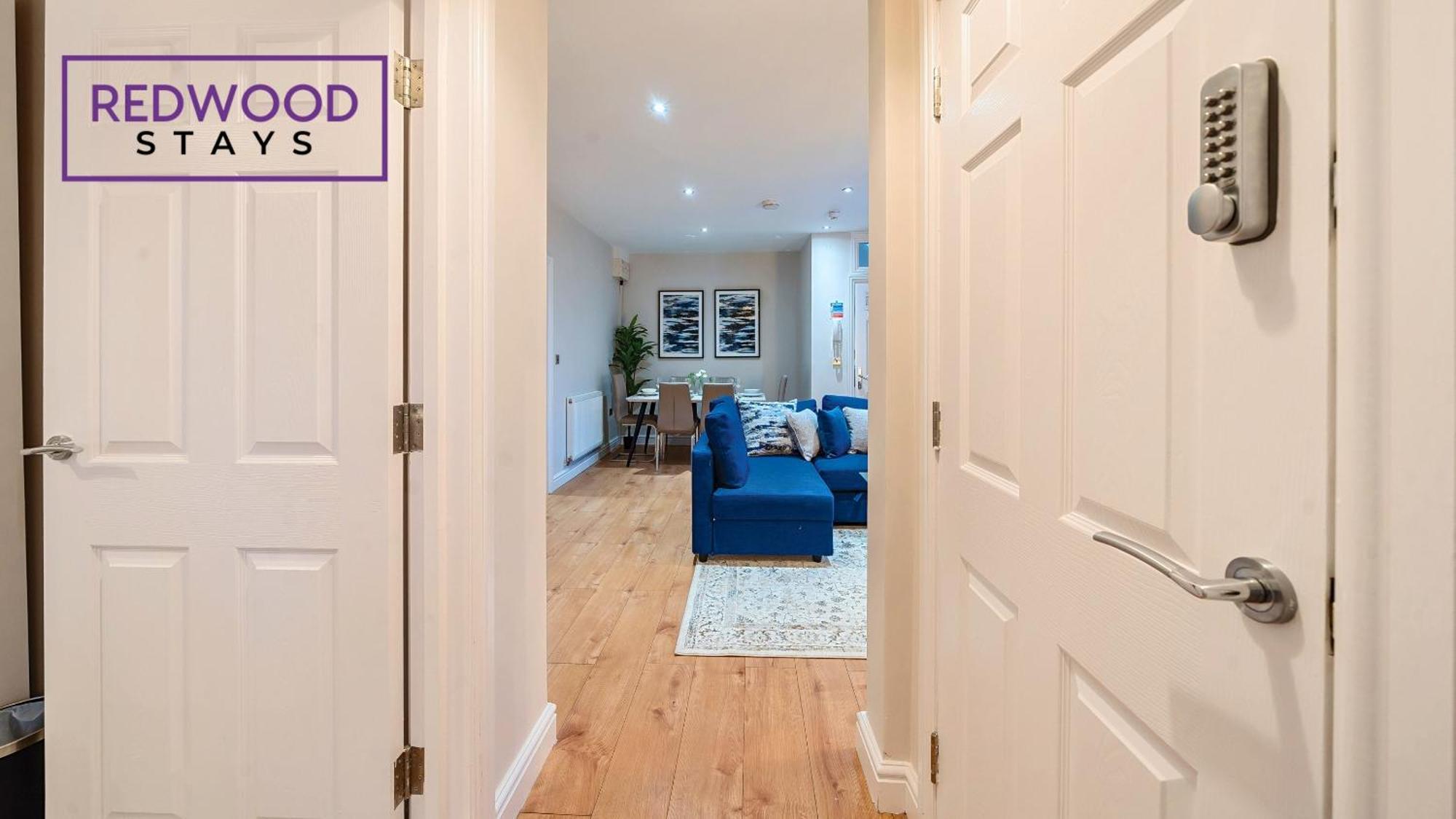 Newly Refurbished Spacious Serviced Apartment For Contractors And Families, Free Wifi & Netflix By Redwood Stays Farnborough  Exterior photo